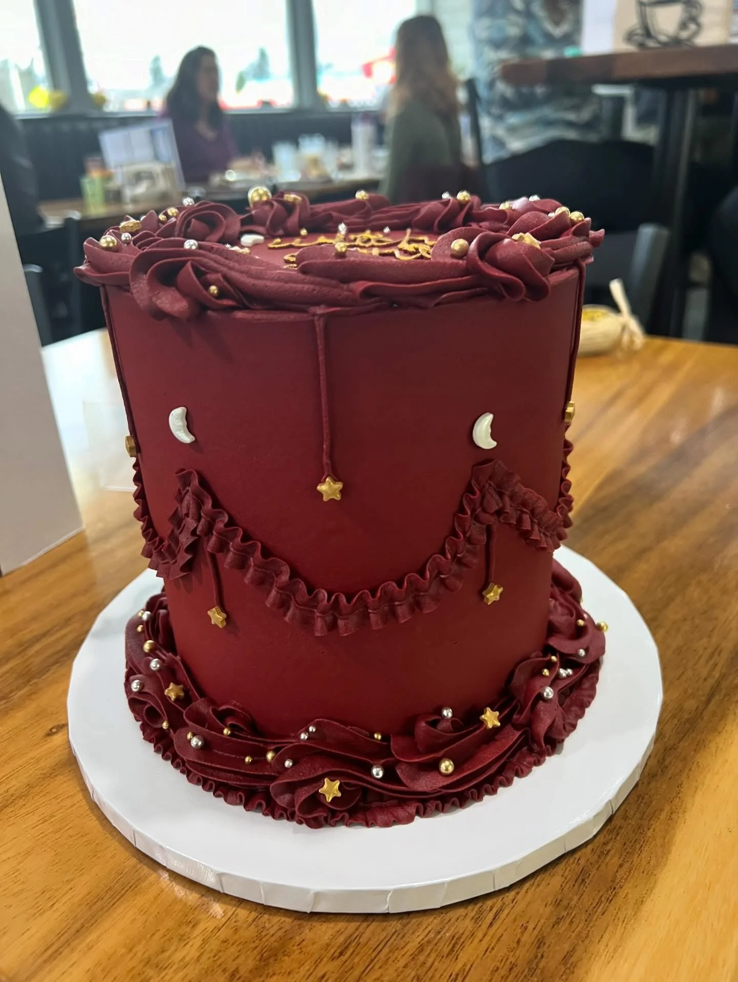 slice-of-heaven-bellingham-custom-cake-crimson-celestial-gold image