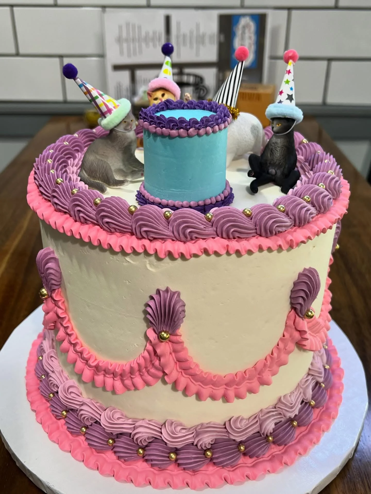 slice-of-heaven-bellingham-custom-cake-party-animals-retro image