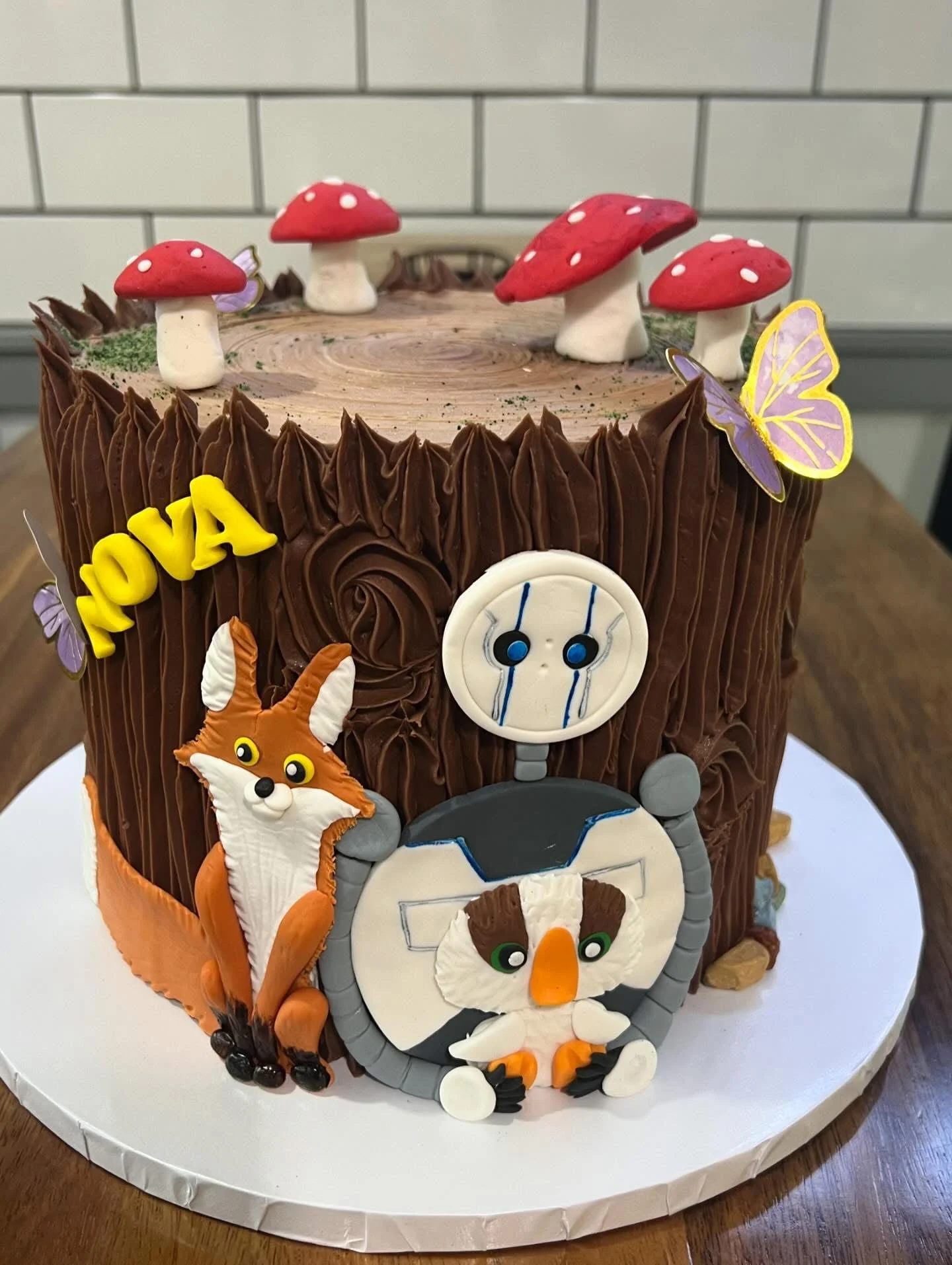 slice-of-heaven-bellingham-custom-cake-woodland-fox-character image