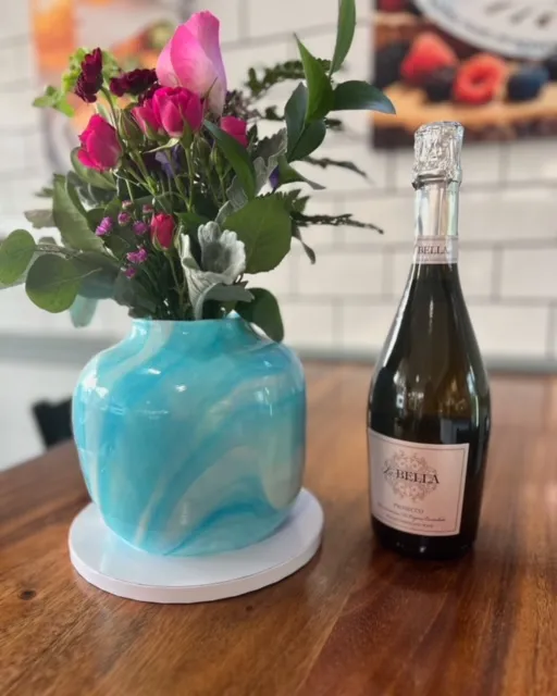 slice-of-heaven-bellingham-custom-cake-blue-marble-vase-flowers-prosecco Image