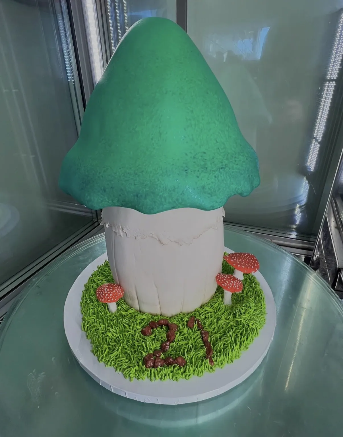 slice-of-heaven-bellingham-sculpted-cake-giant-3d-sculpted-mushroom image