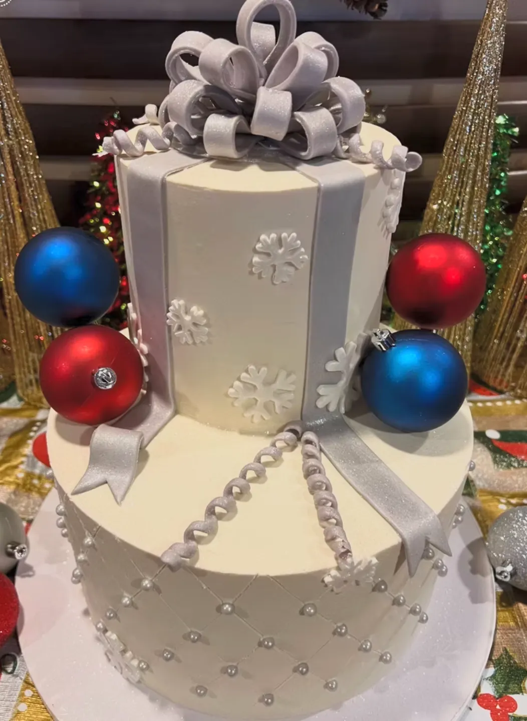 slice-of-heaven-bellingham-wedding-cake-christmas-gift-box-ornaments-silver-ribbon image